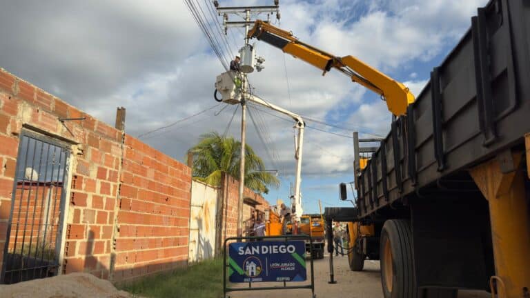 Alcaldía de San Diego gestionó sustitución de transformador eléctrico en sector Monte de Sinaí
