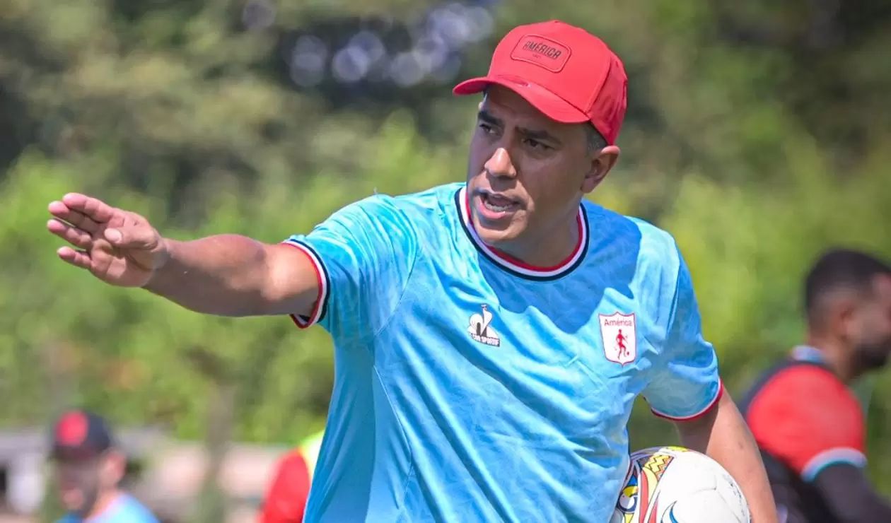América de Cali anunció la salida del director técnico venezolano César Farías