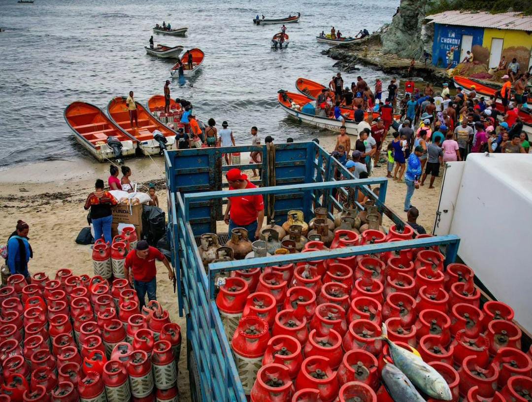 PDVSA realizó una jornada especial de distribución de combustible, gas doméstico y lubricantes en Chuao