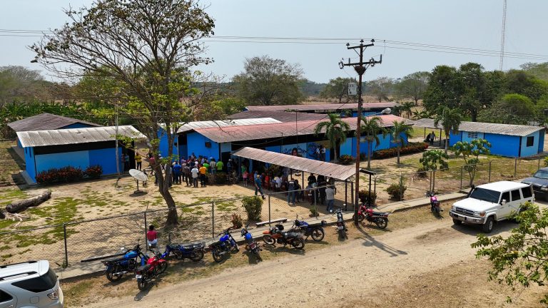Gobernación de Barinas ha recuperado 316 escuelas a través del programa «Una mano amiga»