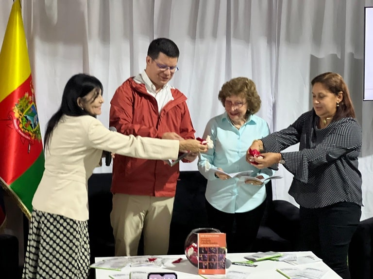 Alcalde Julio Fuenmayor presentó Cuadernillos Patrimoniales de Valencia en la Filven Carabobo