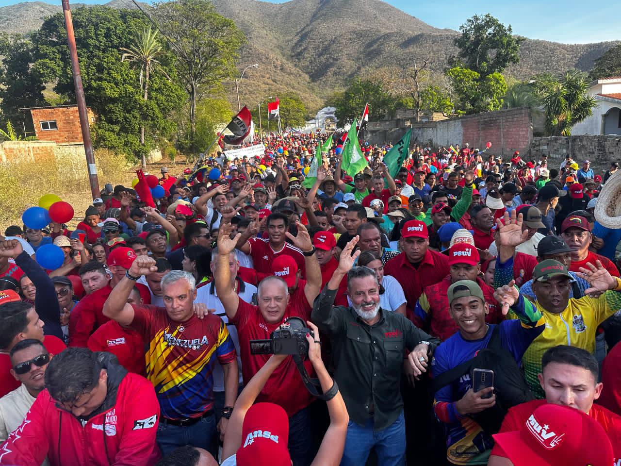 ¡Ya huele a campaña! Marcha en apoyo a Maduro se dio en el estado Nueva Esparta