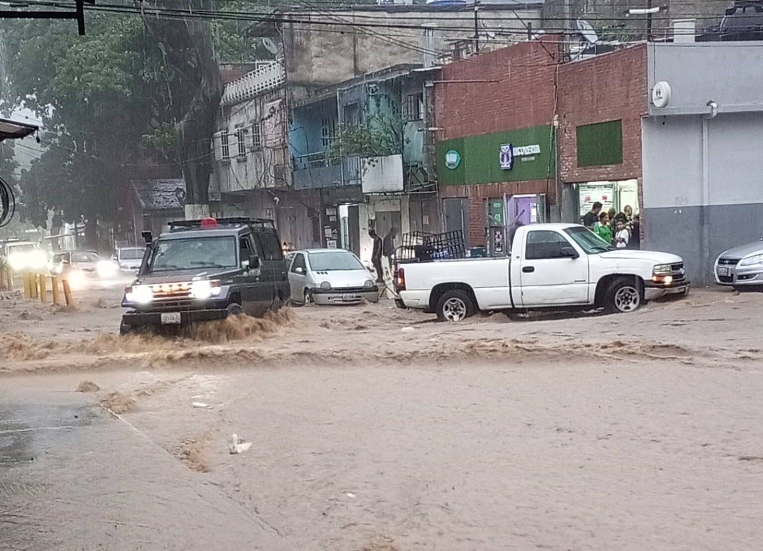 Autoridades definieron plan de acción ante las 45 ondas tropicales que pasarán por Venezuela
