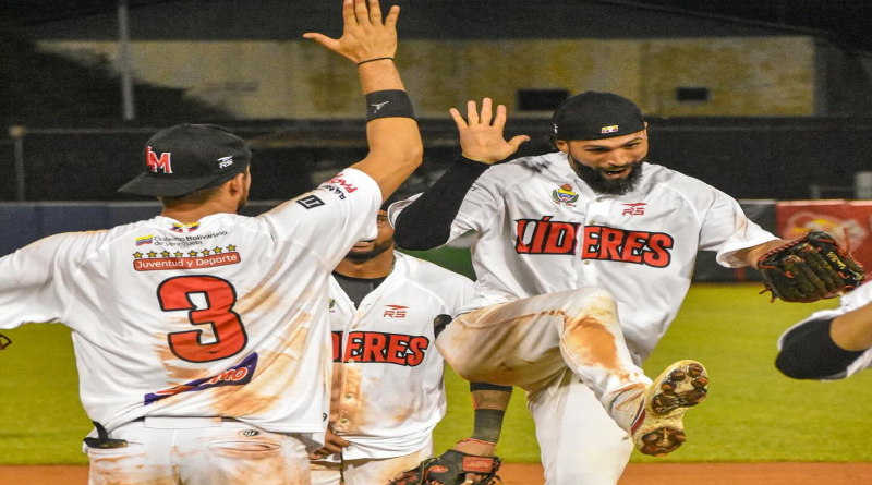 Líderes de Miranda venció a Delfines de La Guaira logrando su primera victoria en la Liga Mayor de Béisbol Profesional