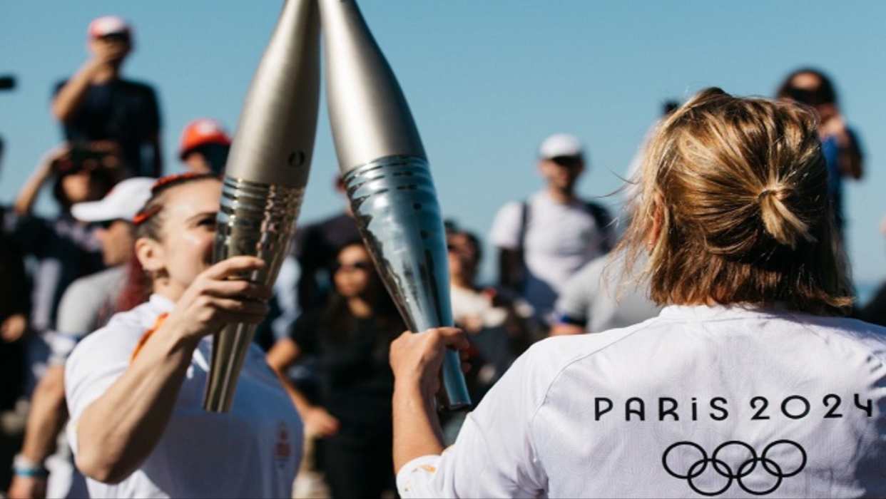 Llama olímpica sigue hacia París tras su llegada a Marsella para continuar celebrando