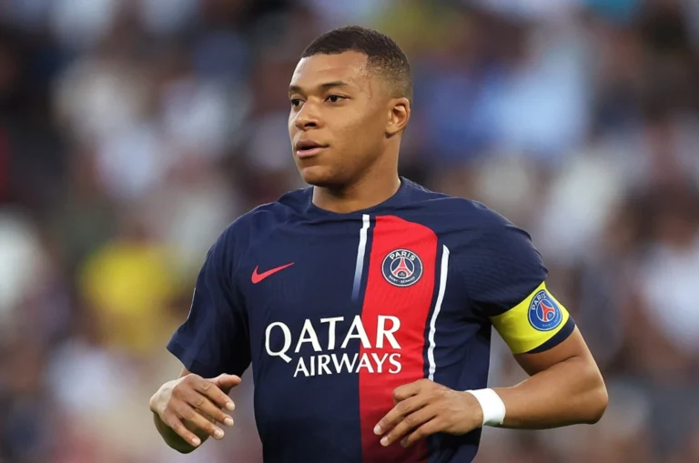 Kylian Mbappé se despide de la afición del PSG y del Parque de los Príncipes tras siete años (+ Detalles)