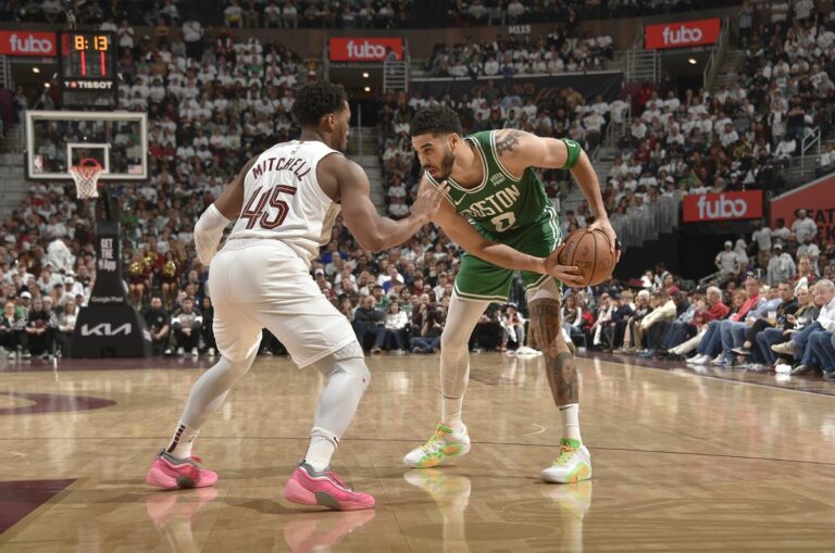 Playoffs NBA: Los Celtics vencen por segunda vez consecutiva a los Cavs sin Donovan Mitchell