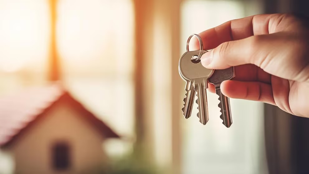 Experta en criminología alertó sobre el peligro de publicar fotos de las llaves de la casa (+ Video)