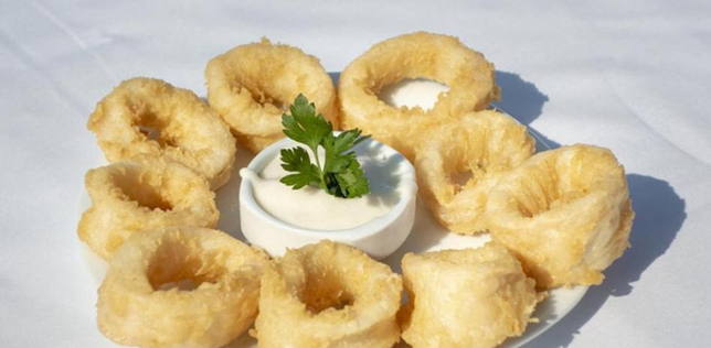 La viral reacción de una señora al ver los calamares que le sirven en un bar: “Son las rosquillas de mi pueblo” (+ Video)