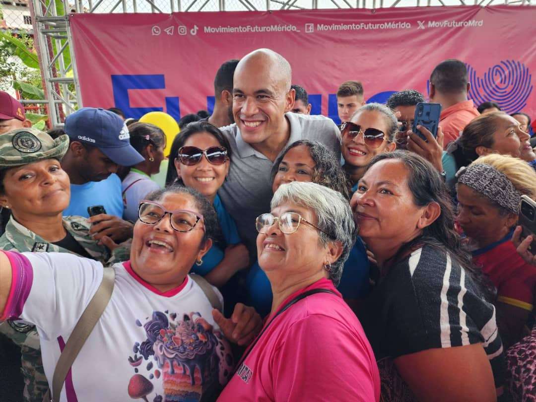 Héctor Rodríguez propone mayor debate y diálogo en las comunidades