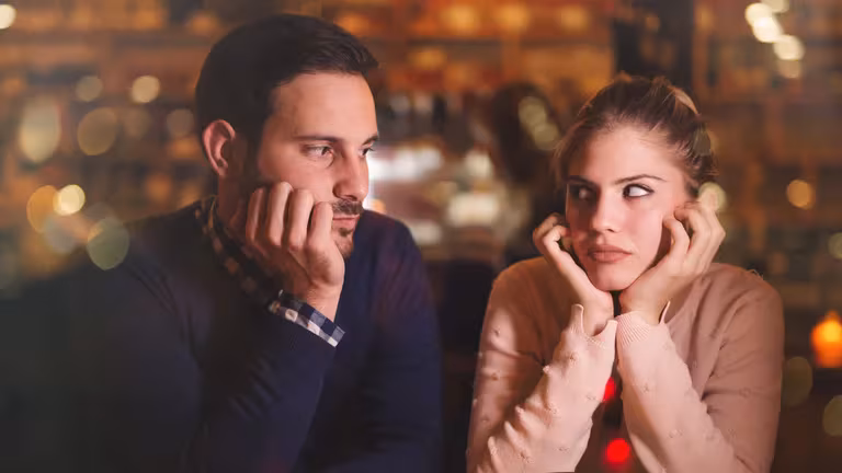 Le pidió a una joven que estaba conociendo que le hablara de ella y la respuesta lo sorprendió por completo