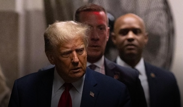 Fiscalía pide que Trump reciba más multas por desacato en orden mordaza en su juicio penal