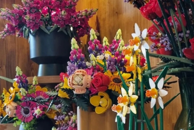 En Países Bajos se abrió tienda física de flores hechas con LEGO