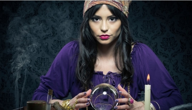 Alcalde francés gastó gran suma de dinero de los contribuyentes en una clarividente