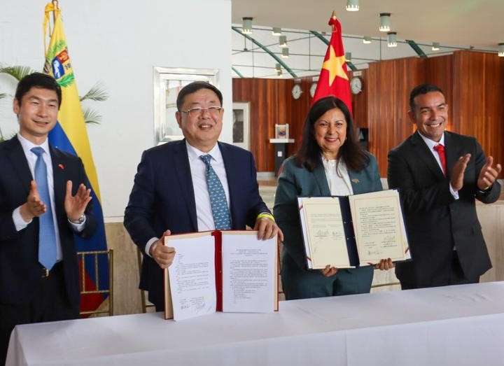 Con firma de acuerdos conmemoran 50 años de amistad China-Venezuela