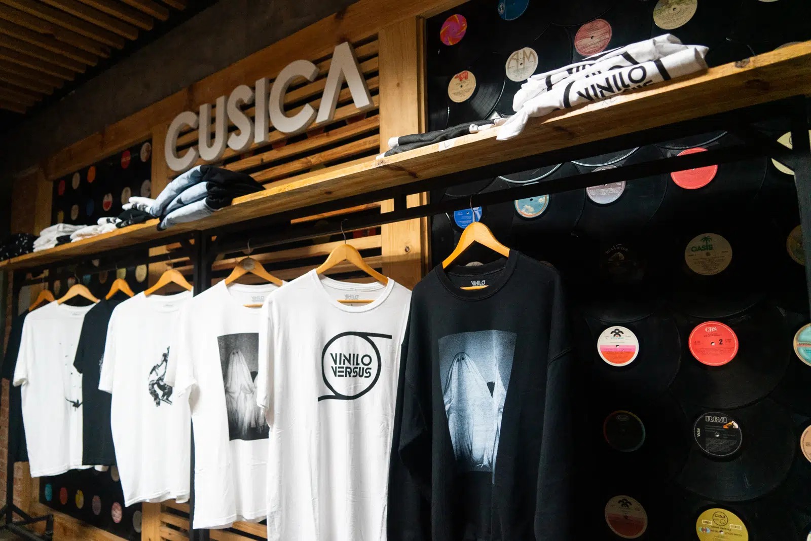 Crew by Cusica: la iniciativa que apoya a músicos emergentes a través de la moda