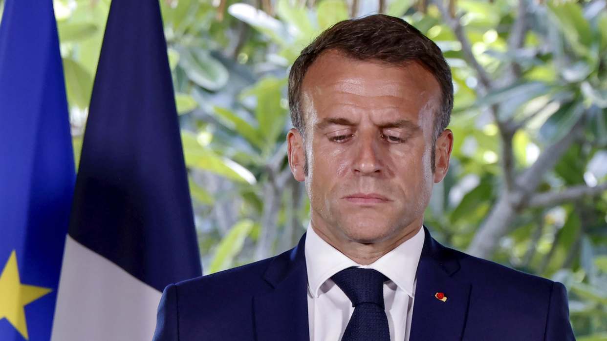 Macron: El despliegue militar en Nueva Caledonia permanecerá «el tiempo que sea necesario»
