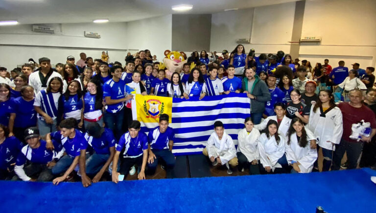 Alcaldesa Lilys Osuna realizó abanderamiento de atletas que compiten en los Juegos Anzoátegui 2024