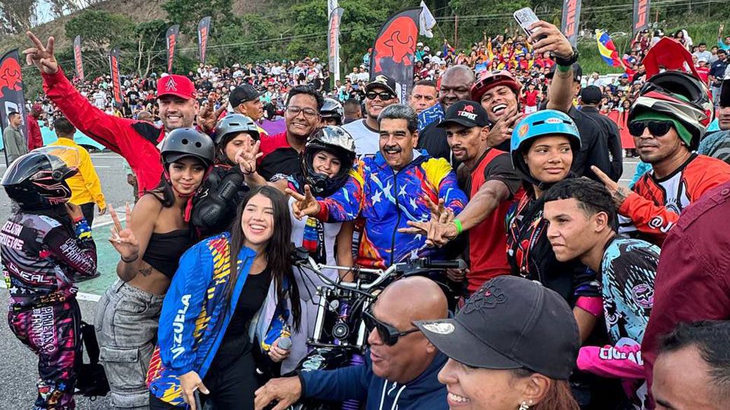 Presidente Maduro declara las motopiruetas como deporte nacional (+ Video)