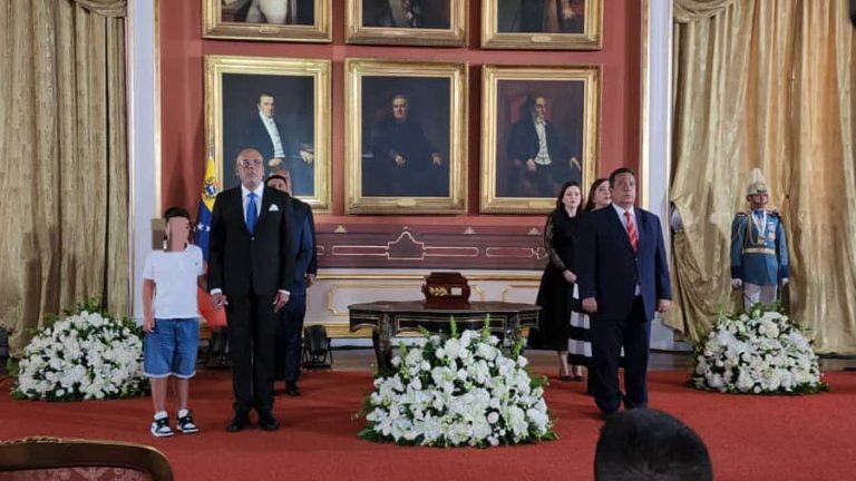 Asamblea Nacional rindió honores a Cristóbal Mendoza en el Parlamento
