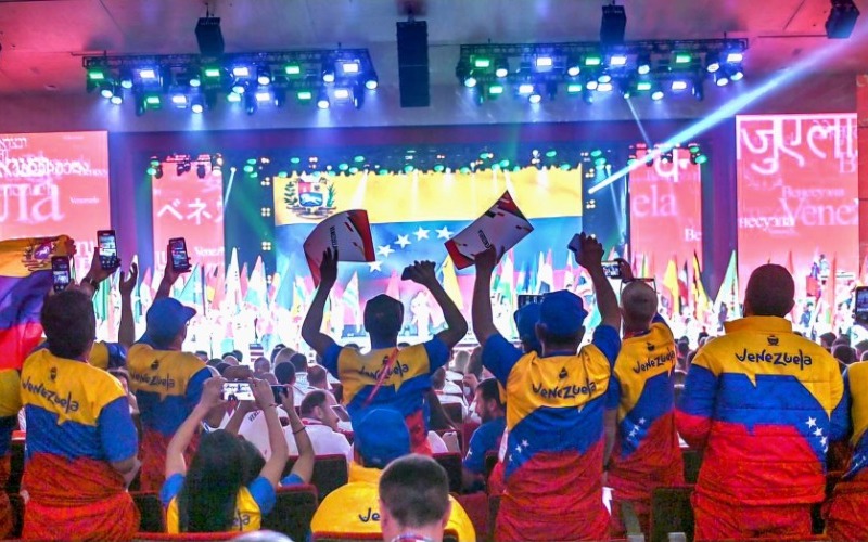 Venezuela brilló en inauguración de los V Juegos BRICS en el imponente Kazán Arena