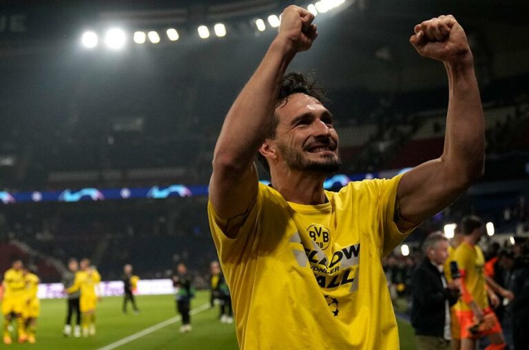 El defensa Mats Hummels se va del Borussia Dortmund después de 13 años
