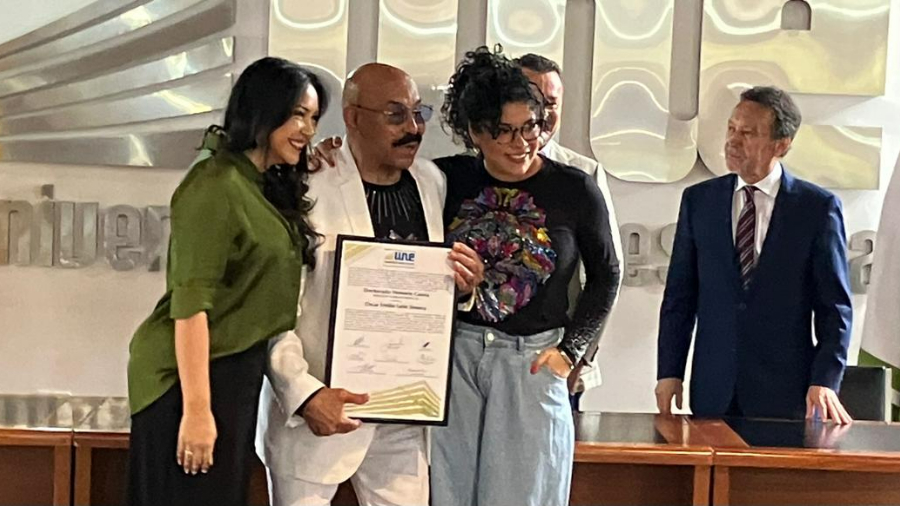 Oscar D’León recibe doctorado honoris causa de la Universidad Nueva Esparta