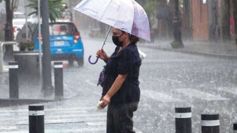 Onda tropical 12 intensificará precipitaciones en Venezuela este domingo