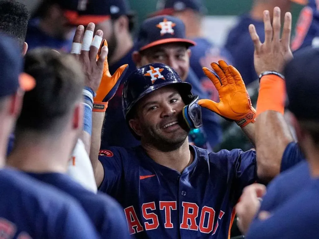 José Altuve sigue haciendo historia logrando una marca en bases robadas