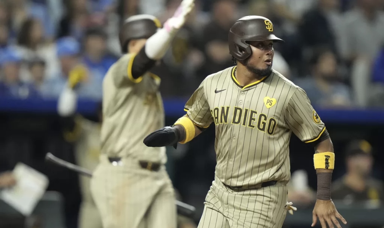 ¡El 1ero en 100 años! Luis Arráez ligó de 5-4 y se convierte en el líder bate de la Nacional