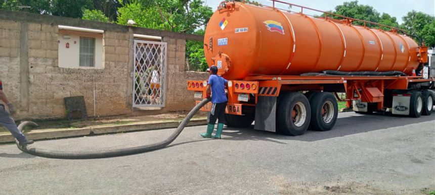 Cuadrillas de aguas servidas del sistema 1×10 visitaron Colinas del Sur y El Nazareno (+ Foto)