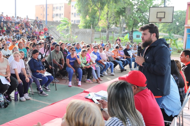 Gobernador Ernesto Luna chequeó 1 x 10 electoral de la parroquia San Simón (+ Foto)