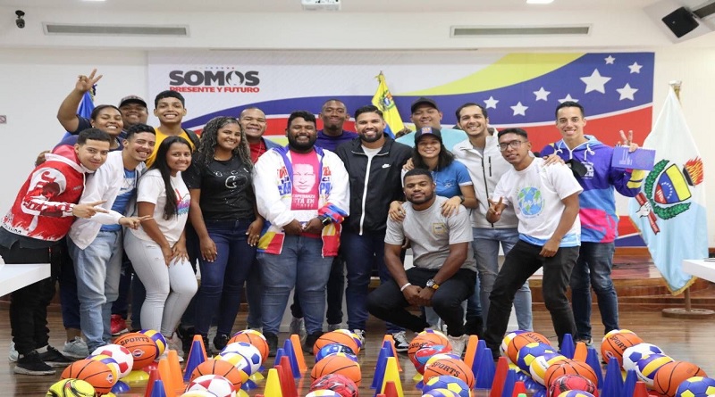 Liga Súper Bigote 2024 recibió dotación de balones para 22 parroquias de Caracas