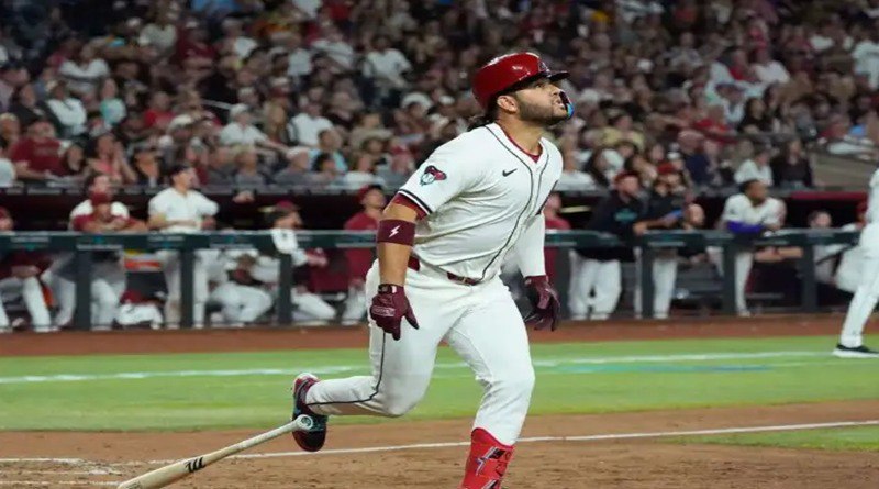 ¡En el primero de la serie! Pelotero venezolano Eugenio Suárez la botó en triunfo de Arizona