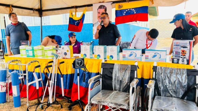 Alcalde Carlos Requena realizó equipamiento en consultorio popular tipo III de Chaguaramas (+ Fotos)
