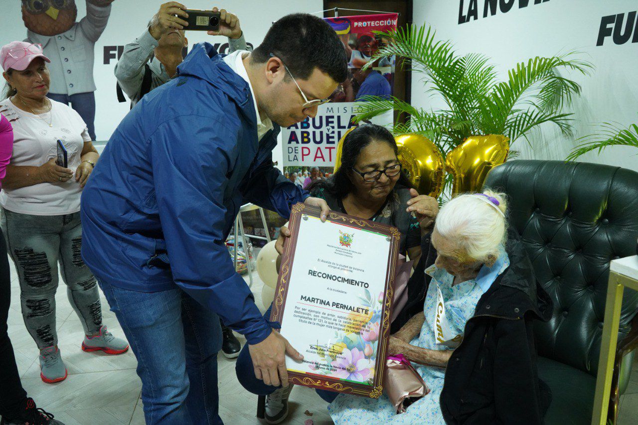 Abuelita más longeva de Venezuela recibió reconocimiento de parte del alcalde Fuenmayor
