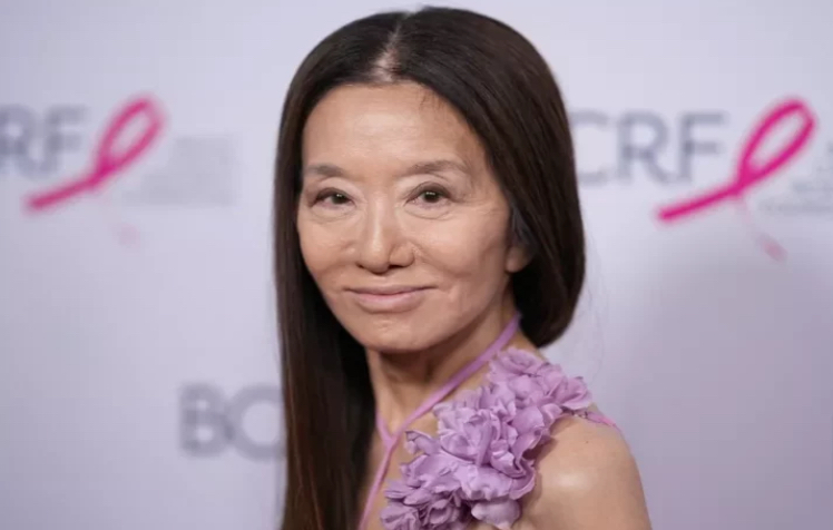 Diseñadora Vera Wang se hace viral por parecer veinteañera con un sencillo traje de baño
