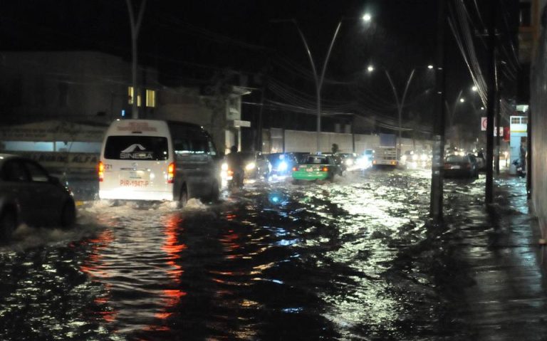 Fuertes lluvias causan estragos en la capital del estado mexicano de Jalisco