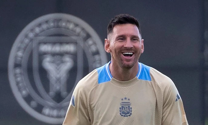 Argentina celebra los 37 años de Messi en la cima de su popularidad