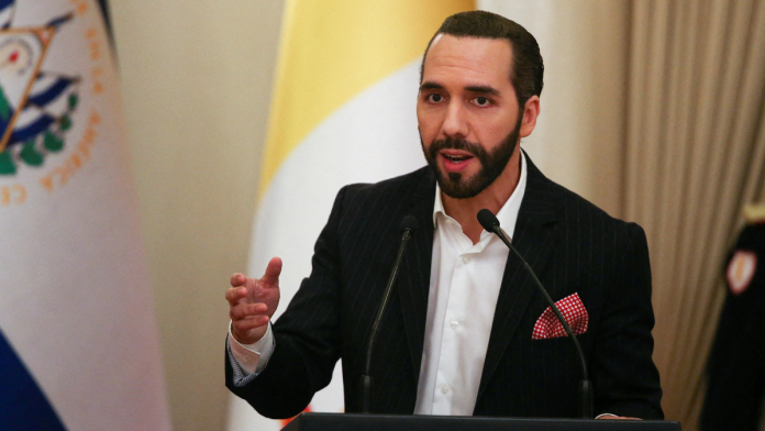 Bukele anuncia el despido de 300 empleados de un ministerio