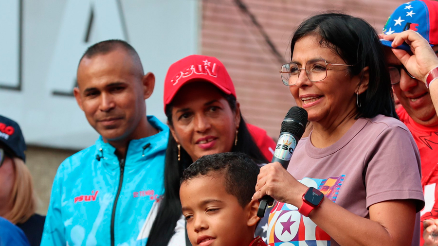 Delcy Rodríguez: «Este domingo afinamos nuestra maquinaria invencible del 1×10»