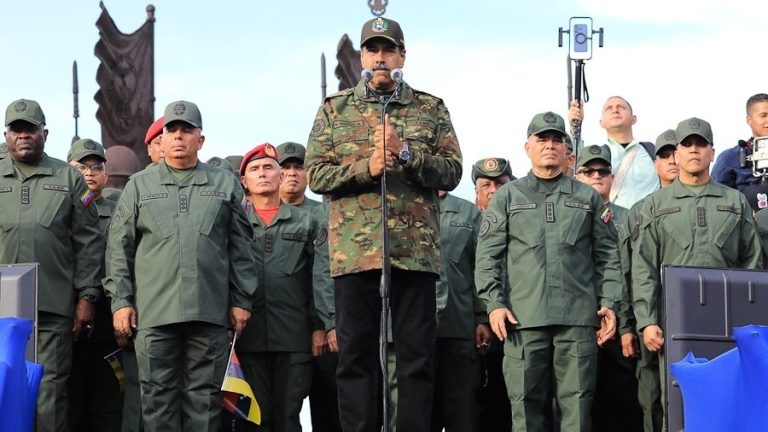 Presidente Maduro: Que nadie se equivoque, Venezuela tiene pueblo y militares que la defiendan