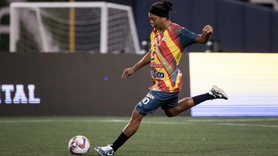 Ronaldinho se despidió de Venezuela luego de su participación en la Liga Monumental