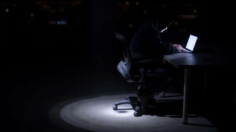 Confinan a un trabajador en una oficina durante 4 días sin electricidad, ordenador ni teléfono