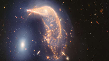 El James Webb capta un pingüino espacial con su huevo cósmico