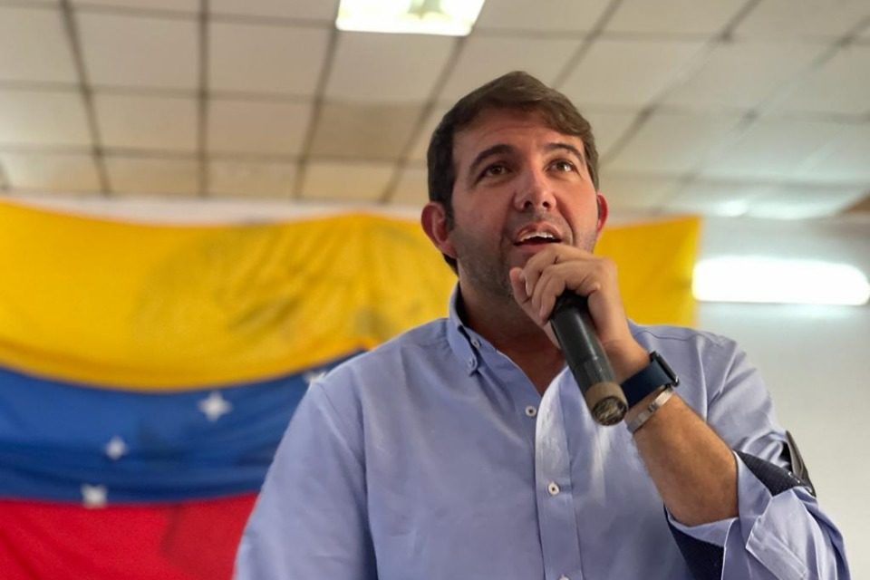 Carlos Prosperi se declaró «independiente» y anunció su respaldo a Maduro
