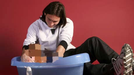 ¿Por qué se han hecho virales las fotos de Messi con un bebé?