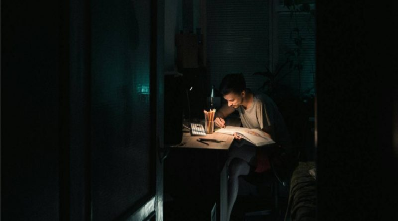 Estudio reciente indica que dormir tarde podría beneficiar el poder cerebral (+ Detalles)