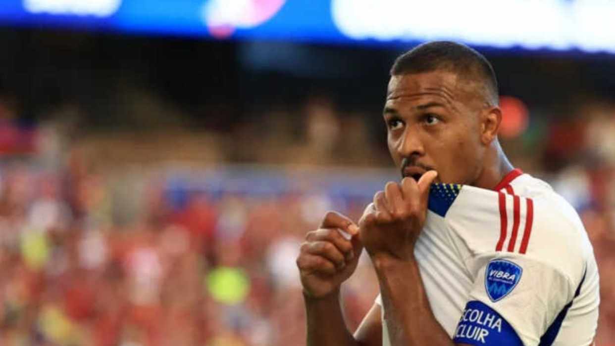 El delantero Salomón Rondón contento por el triunfo y “pensando en Canadá”