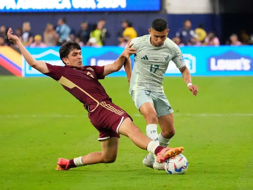 Venezolano Jon Aramburu entre los mejores cinco jugadores de la Copa América 2024